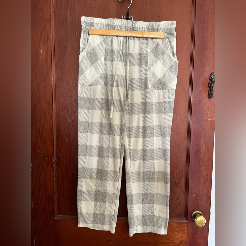 Lucky Brand Gray and Cream Plaid Jogger Pants
